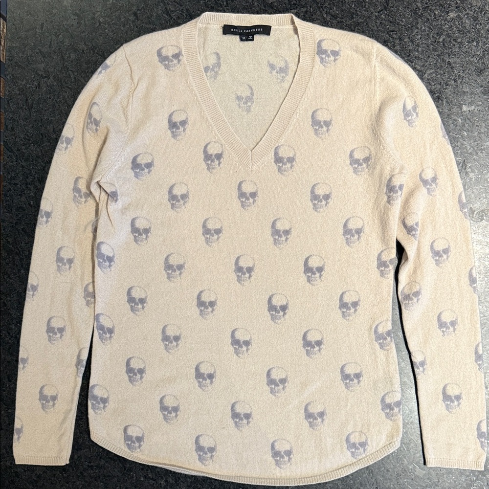 Skull Cashmere v neck size M